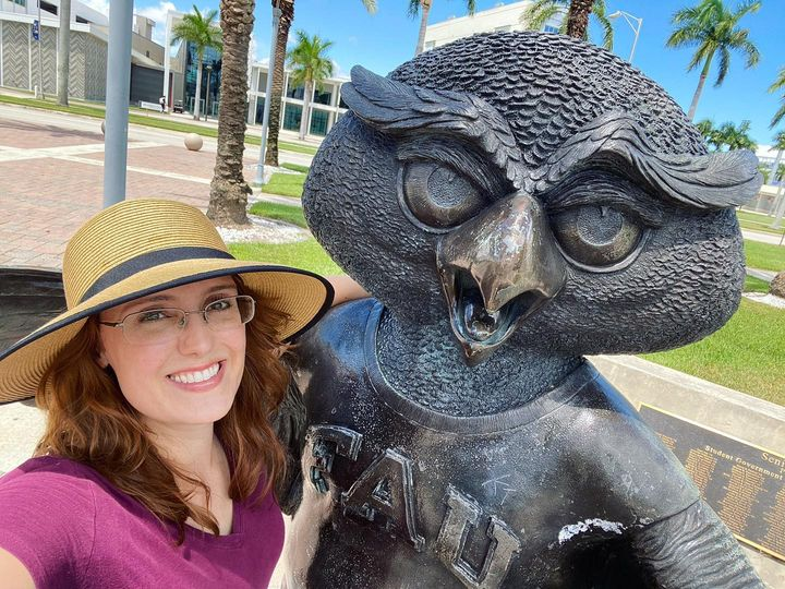 Katharine Napora standing next to Florida Atlantic University mascot statue