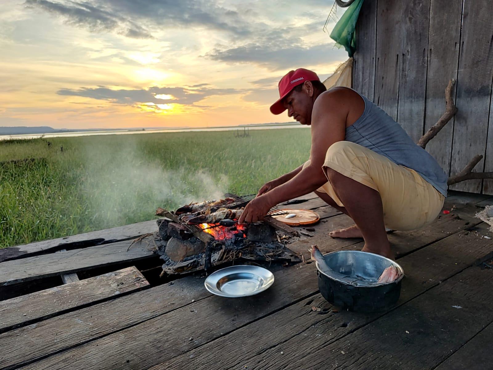 Bruno Ubiali: Fishing with highly skilled fishermen at Quilombo Tiningu, a traditional territory of descendants of enslaved people (Maroon Community) in Santarém, Pará, Brazilian Amazon.